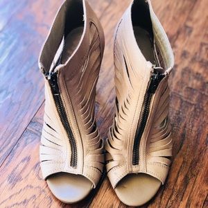 Aldo leather cut out bootie - nude